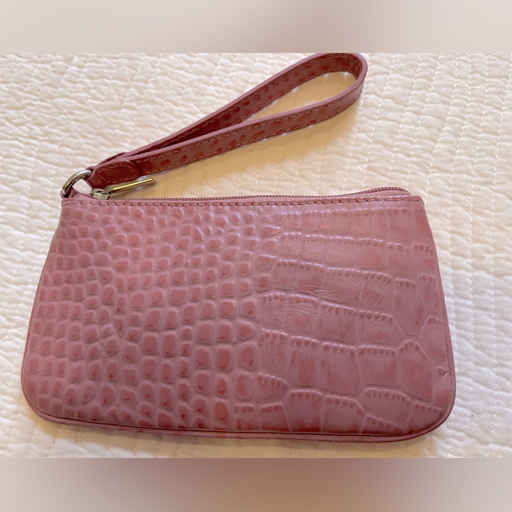 🩷🆕 NWOT Auslini Dusty Rose Leather Wristlet